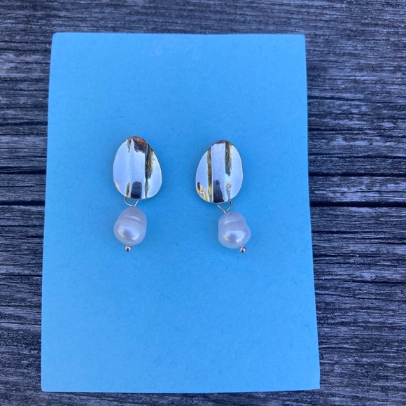 Wavy Silver Disc & Freshwater Pearl Drop Earrings - Picture 6 of 6